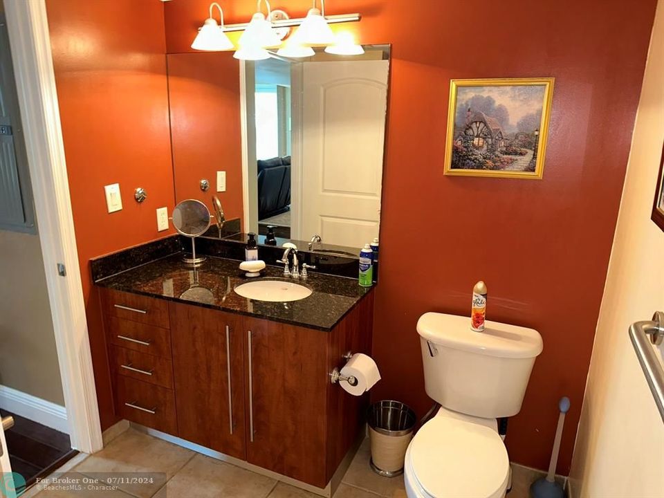 For Sale: $375,000 (1 beds, 1 baths, 846 Square Feet)