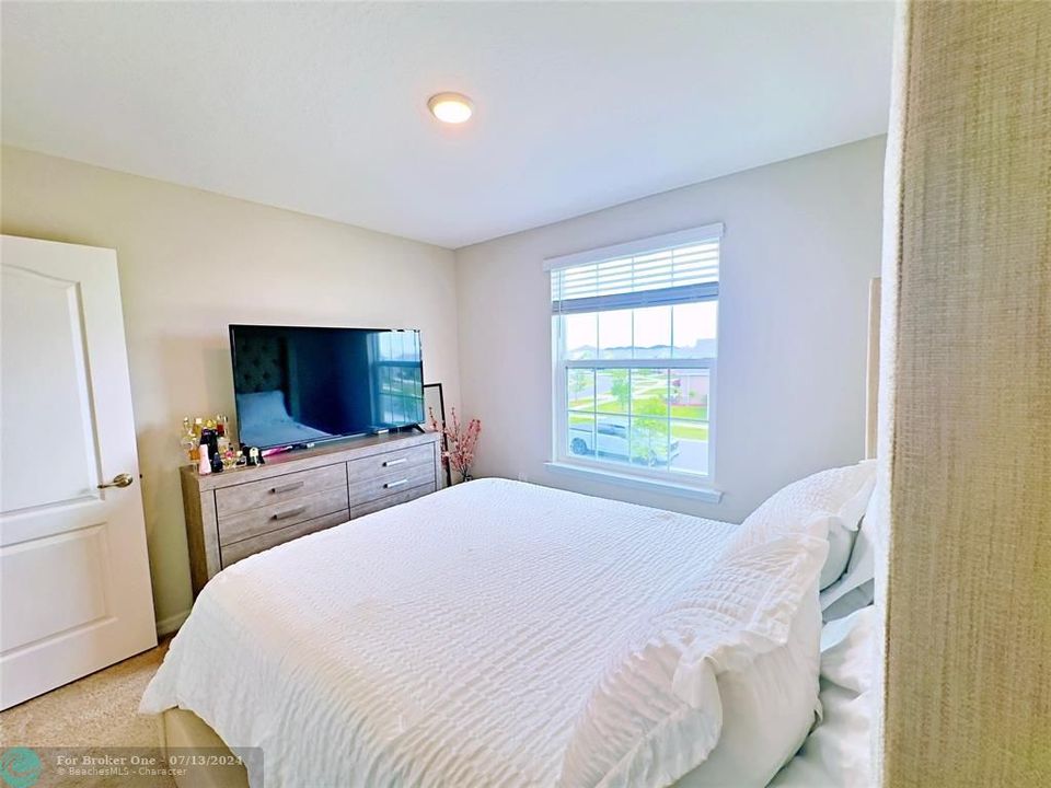 For Sale: $509,900 (4 beds, 2 baths, 2426 Square Feet)