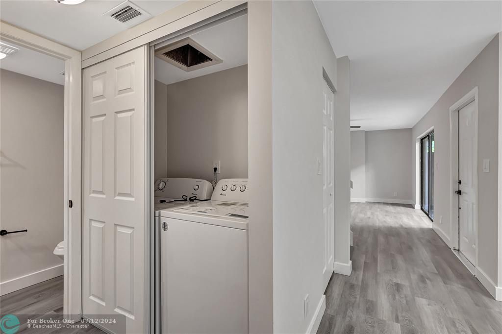 Active With Contract: $309,900 (2 beds, 1 baths, 1272 Square Feet)