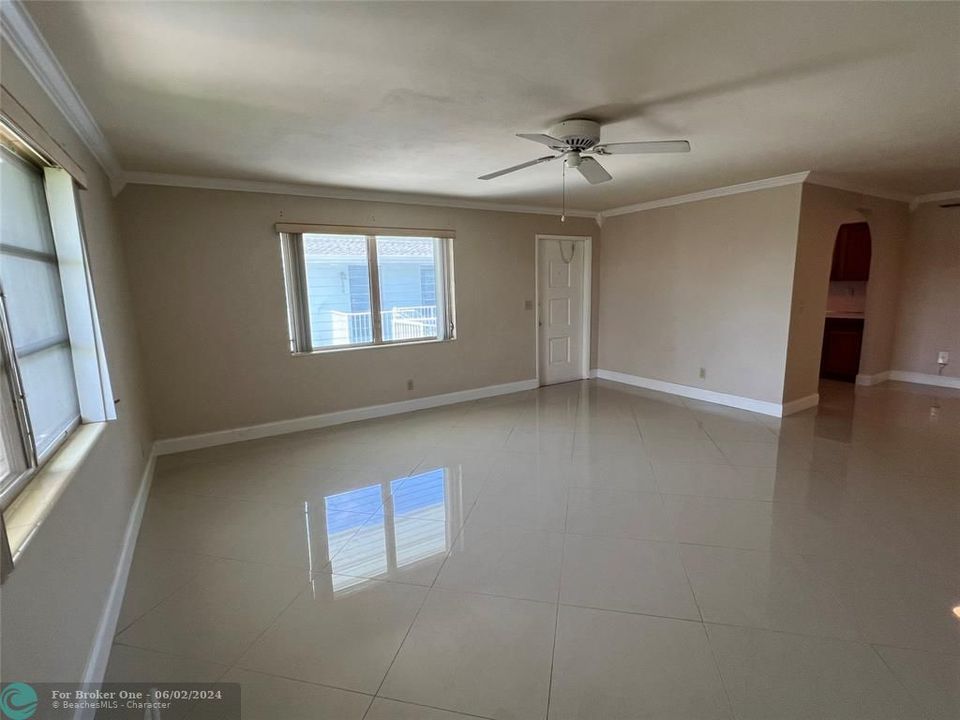 Active With Contract: $199,900 (2 beds, 1 baths, 1008 Square Feet)