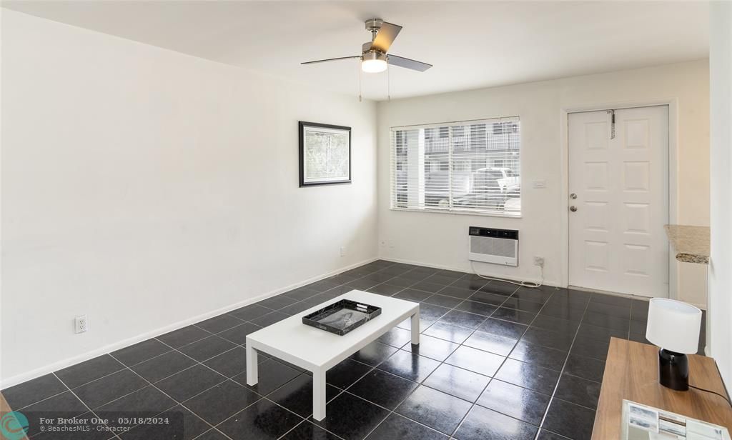 Active With Contract: $179,900 (1 beds, 1 baths, 588 Square Feet)