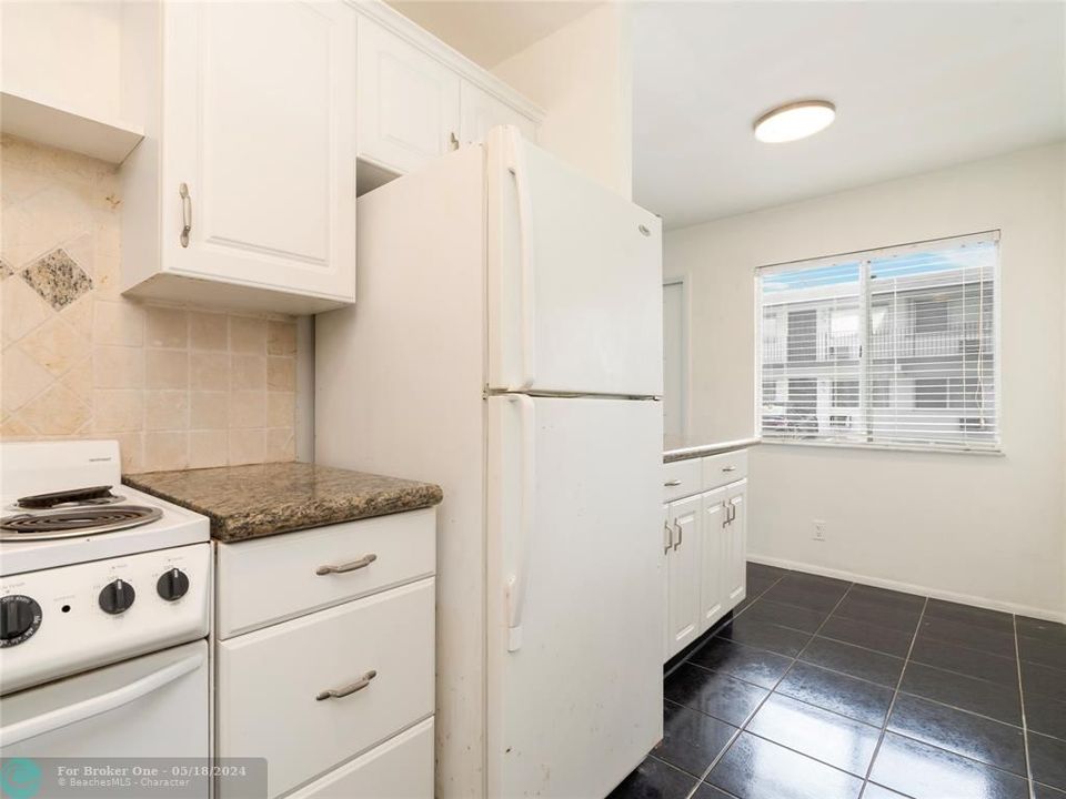 Active With Contract: $179,900 (1 beds, 1 baths, 588 Square Feet)