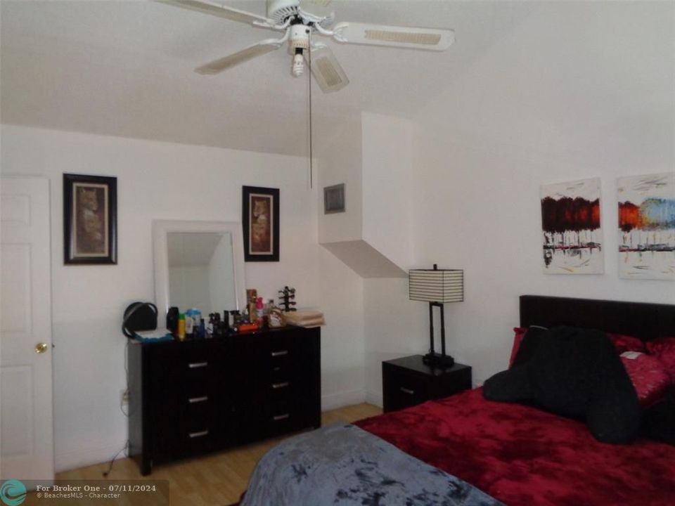 For Sale: $360,000 (3 beds, 2 baths, 972 Square Feet)