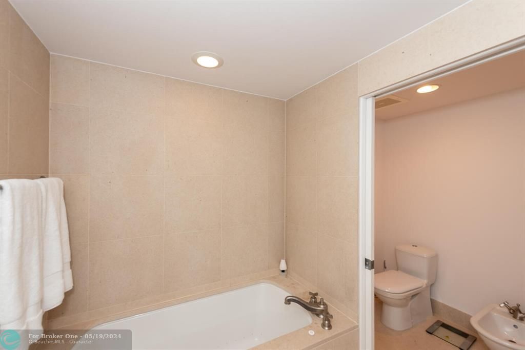 В аренду: $11,500 (2 спален, 2 ванн, 1290 Квадратных фут)