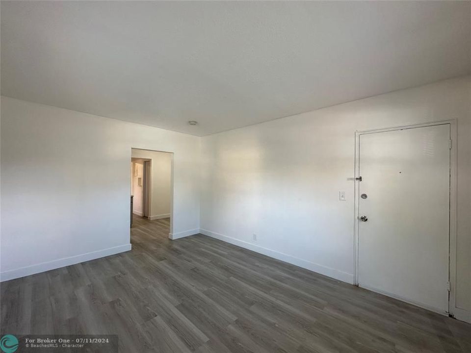 Recently Sold: $1,600 (1 beds, 1 baths, 580 Square Feet)