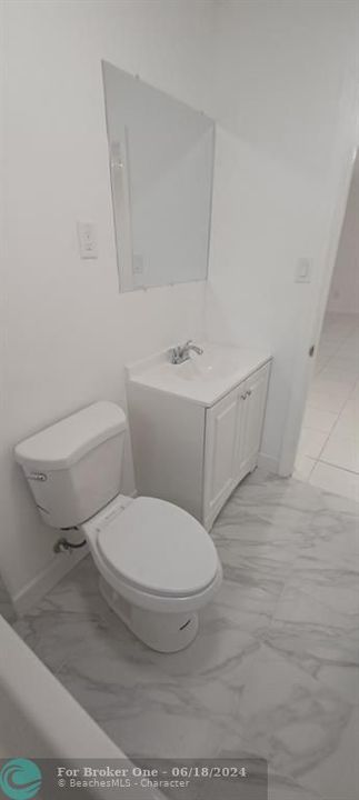 Active With Contract: $1,600 (2 beds, 1 baths, 872 Square Feet)