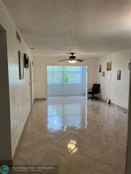 Recently Rented: $1,900 (2 beds, 2 baths, 920 Square Feet)