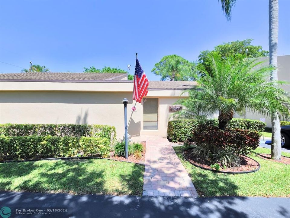Active With Contract: $349,900 (3 beds, 2 baths, 1720 Square Feet)