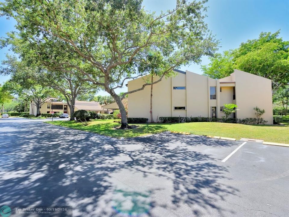 Active With Contract: $349,900 (3 beds, 2 baths, 1720 Square Feet)