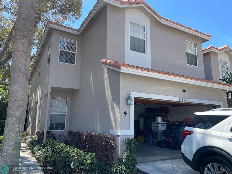 Active With Contract: $3,200 (3 beds, 2 baths, 1694 Square Feet)