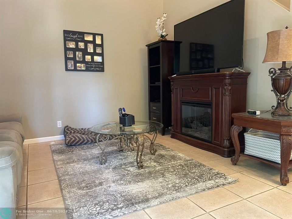 Active With Contract: $3,200 (3 beds, 2 baths, 1694 Square Feet)