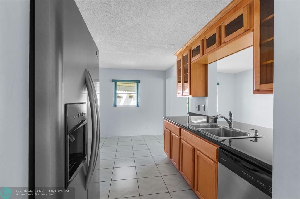 For Sale: $349,000 (2 beds, 2 baths, 1574 Square Feet)