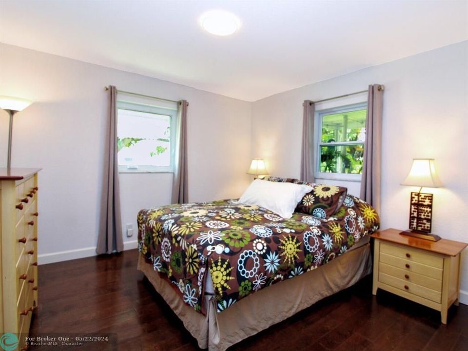 For Sale: $398,500 (2 beds, 2 baths, 1317 Square Feet)