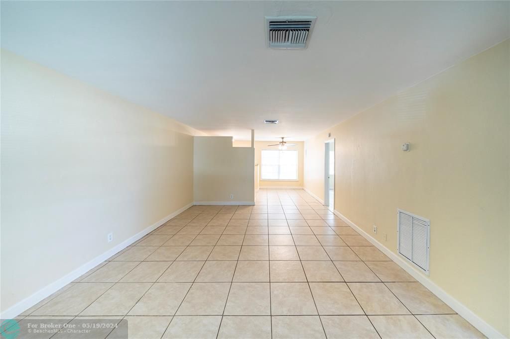 Active With Contract: $1,990 (2 beds, 2 baths, 1101 Square Feet)