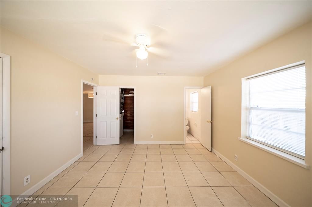 Active With Contract: $1,990 (2 beds, 2 baths, 1101 Square Feet)