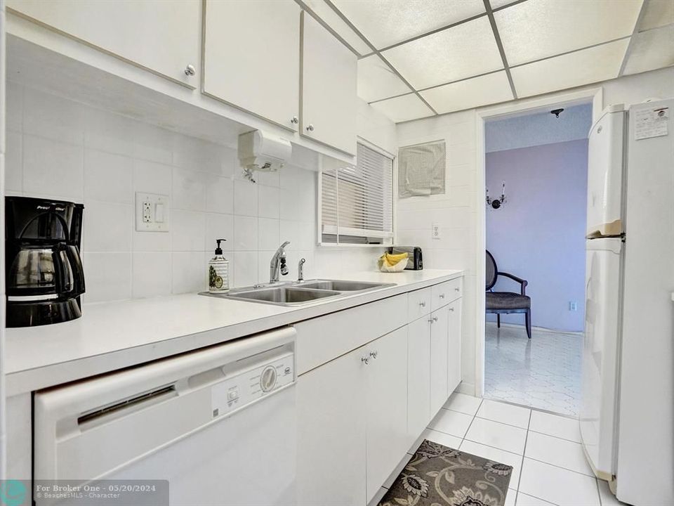 For Sale: $340,000 (2 beds, 2 baths, 1210 Square Feet)