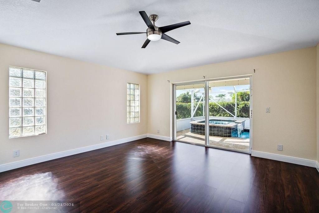 Active With Contract: $3,000 (3 beds, 2 baths, 1397 Square Feet)