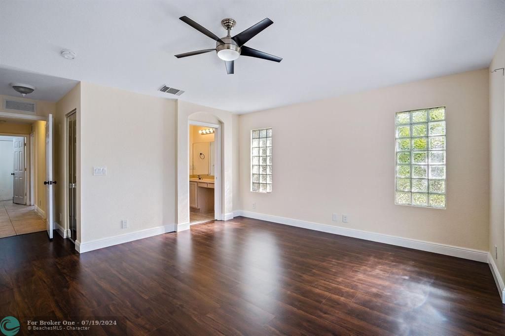 Active With Contract: $3,000 (3 beds, 2 baths, 1397 Square Feet)