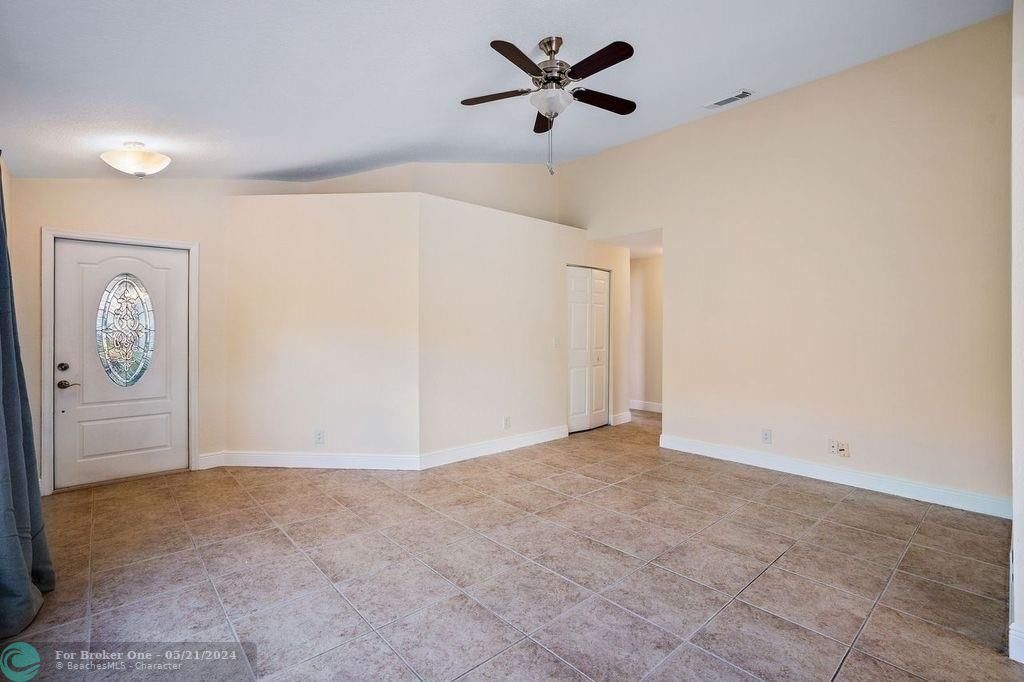 For Rent: $3,000 (3 beds, 2 baths, 1397 Square Feet)