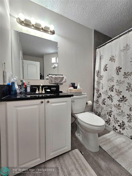 Active With Contract: $2,295 (2 beds, 2 baths, 1246 Square Feet)