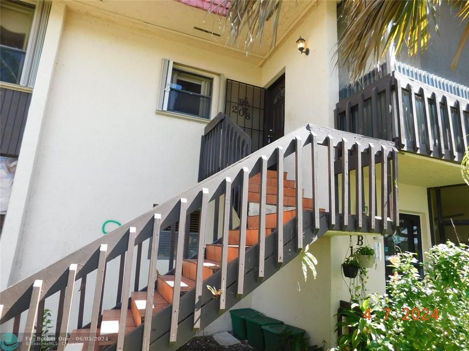 For Sale: $259,900 (2 beds, 2 baths, 1400 Square Feet)