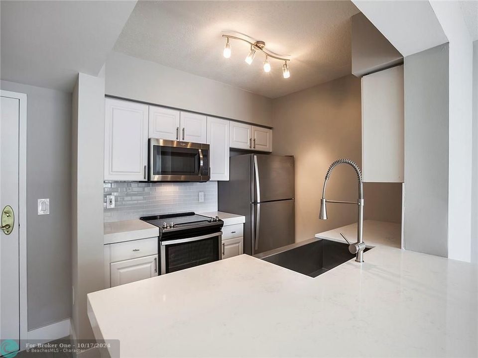 For Rent: $4,642 (2 beds, 2 baths, 1208 Square Feet)