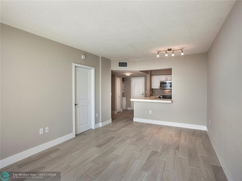 For Rent: $4,642 (2 beds, 2 baths, 1208 Square Feet)