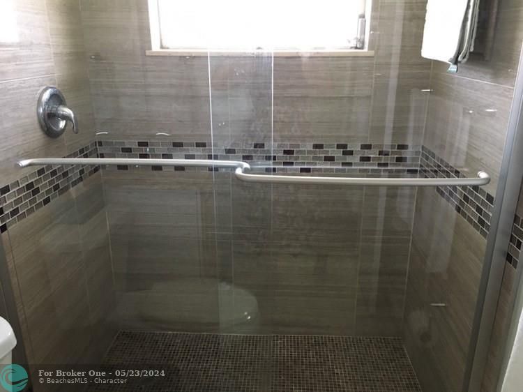 待售: $350,000 (2 贝兹, 2 浴室, 1200 平方英尺)