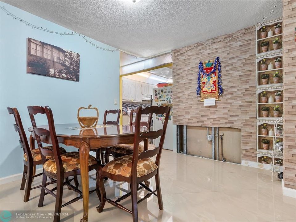 For Sale: $259,000 (2 beds, 2 baths, 1674 Square Feet)