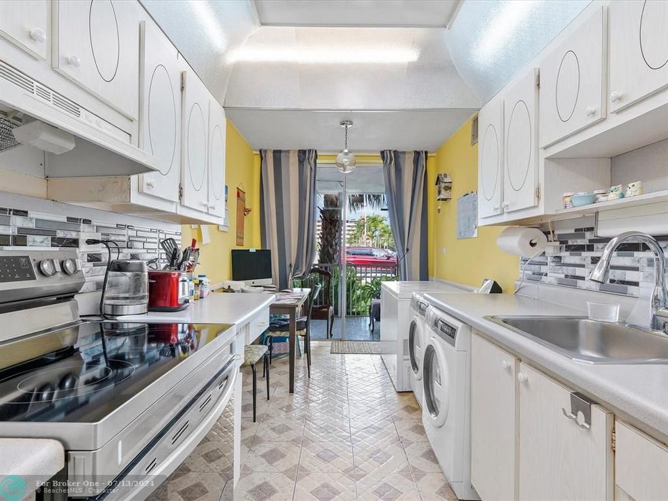 For Sale: $259,000 (2 beds, 2 baths, 1674 Square Feet)
