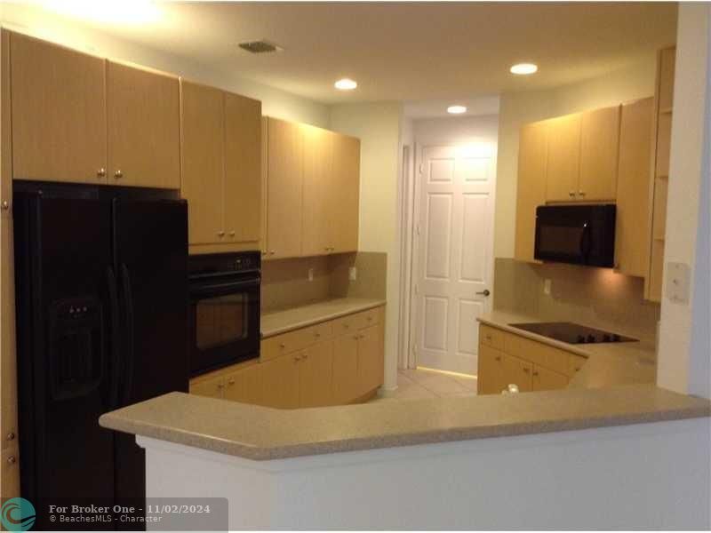 Active With Contract: $3,800 (3 beds, 2 baths, 1560 Square Feet)