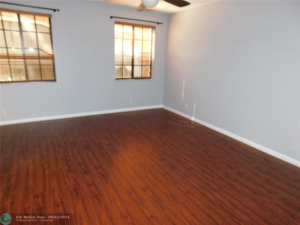 Active With Contract: $3,800 (3 beds, 2 baths, 1560 Square Feet)