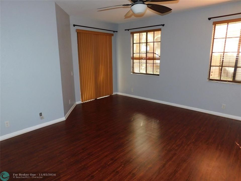 Active With Contract: $3,800 (3 beds, 2 baths, 1560 Square Feet)