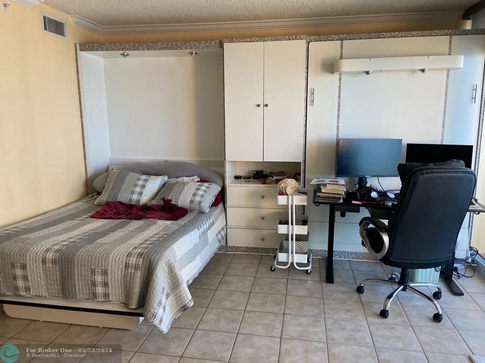 For Rent: $2,500 (0 beds, 1 baths, 482 Square Feet)