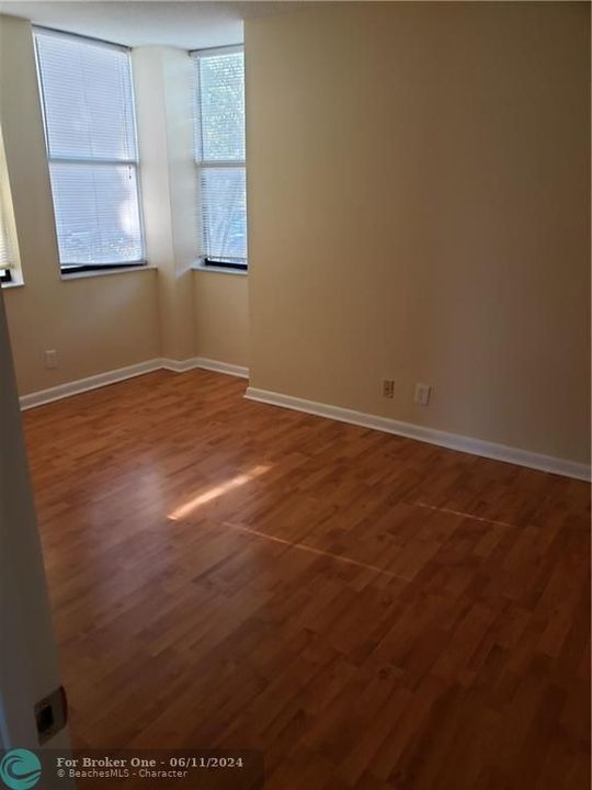 Recently Rented: $2,300 (2 beds, 2 baths, 1099 Square Feet)