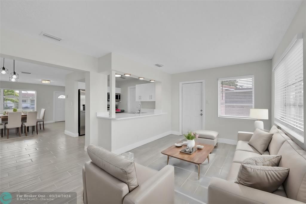 For Sale: $374,999 (2 beds, 1 baths, 1082 Square Feet)