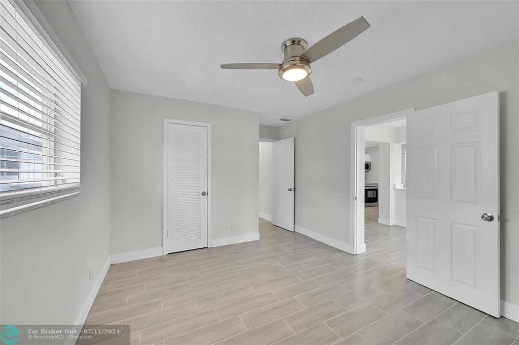 For Sale: $374,999 (2 beds, 1 baths, 1082 Square Feet)