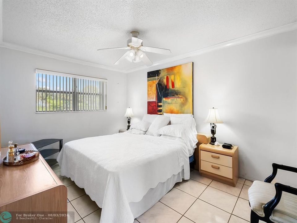 Active With Contract: $135,000 (1 beds, 1 baths, 722 Square Feet)