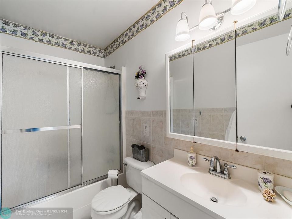 Active With Contract: $135,000 (1 beds, 1 baths, 722 Square Feet)