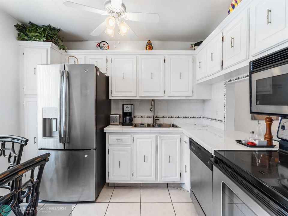 Active With Contract: $135,000 (1 beds, 1 baths, 722 Square Feet)