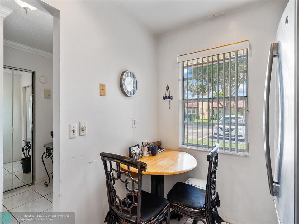 Active With Contract: $135,000 (1 beds, 1 baths, 722 Square Feet)