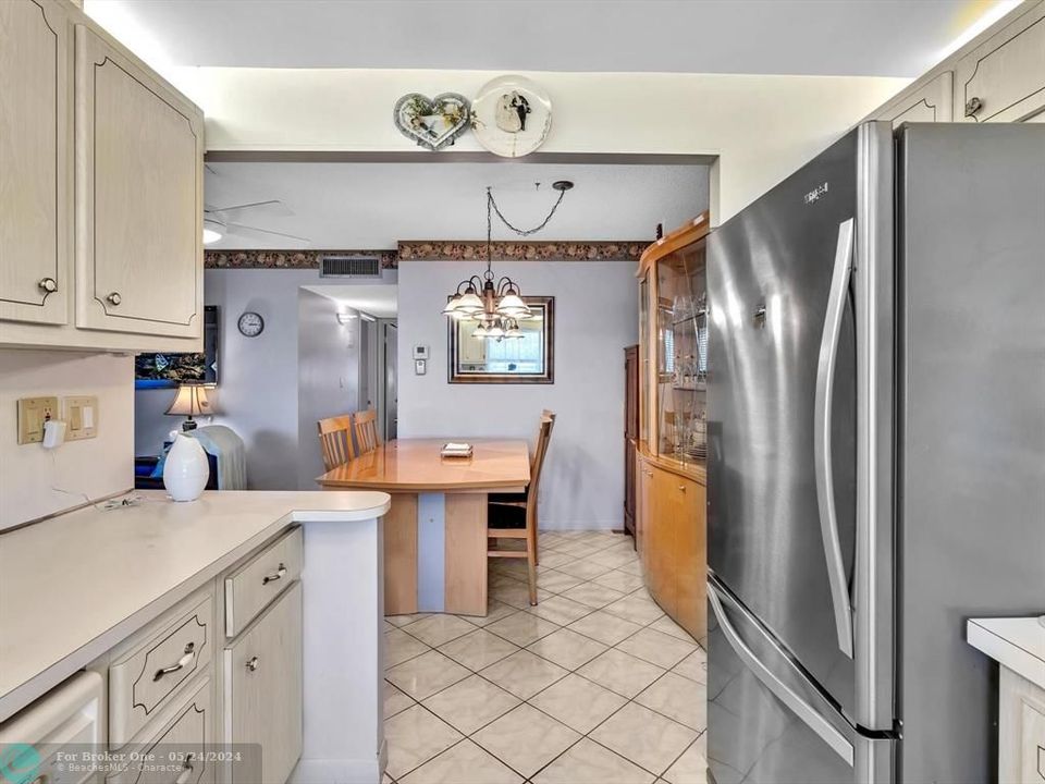 For Sale: $160,000 (2 beds, 1 baths, 880 Square Feet)