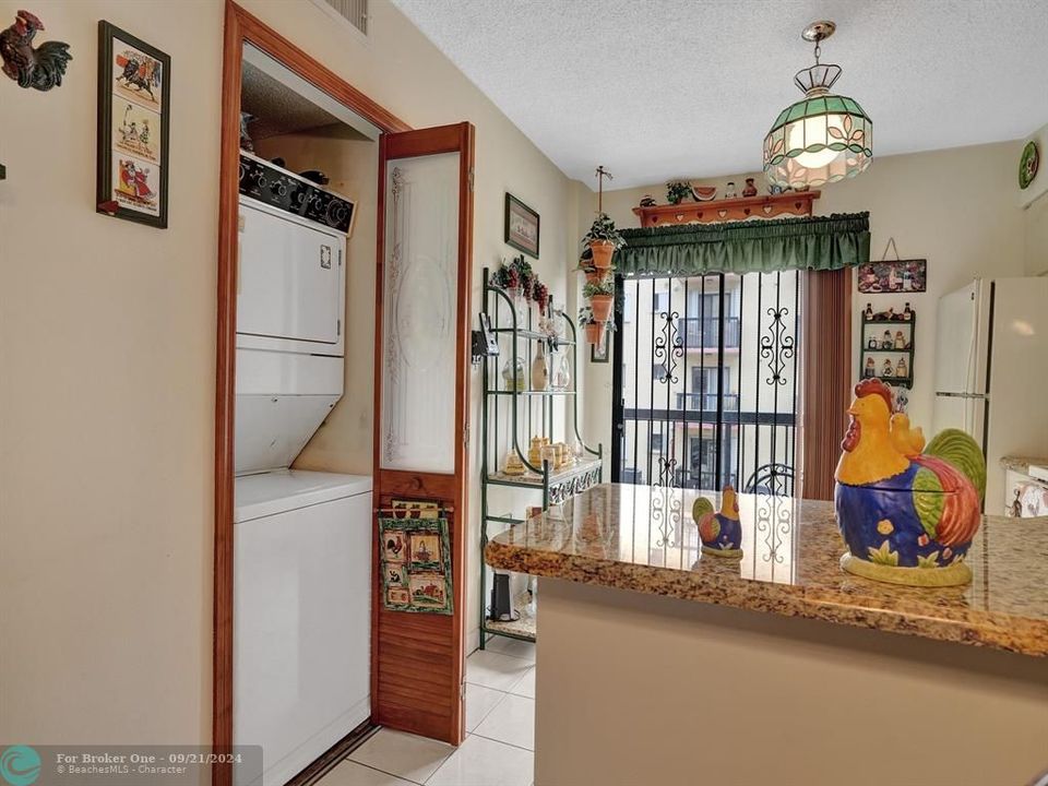 For Sale: $262,400 (2 beds, 2 baths, 812 Square Feet)