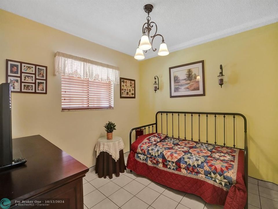 For Sale: $262,400 (2 beds, 2 baths, 812 Square Feet)