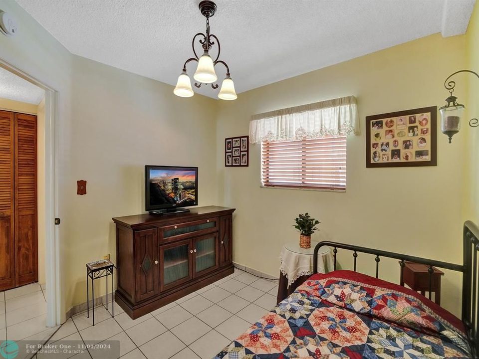 For Sale: $262,400 (2 beds, 2 baths, 812 Square Feet)