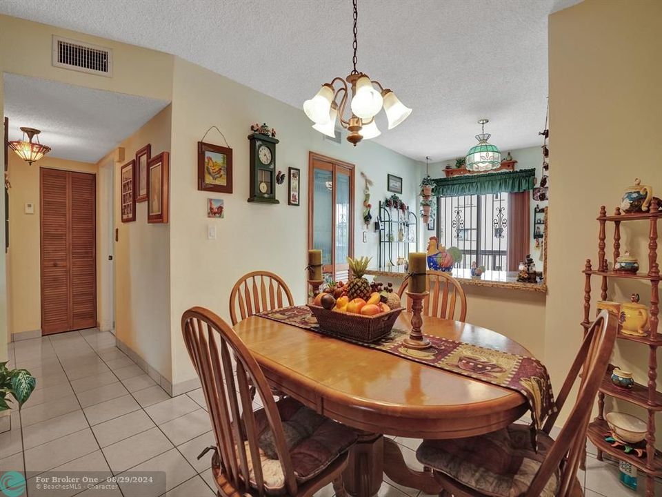 For Sale: $262,400 (2 beds, 2 baths, 812 Square Feet)