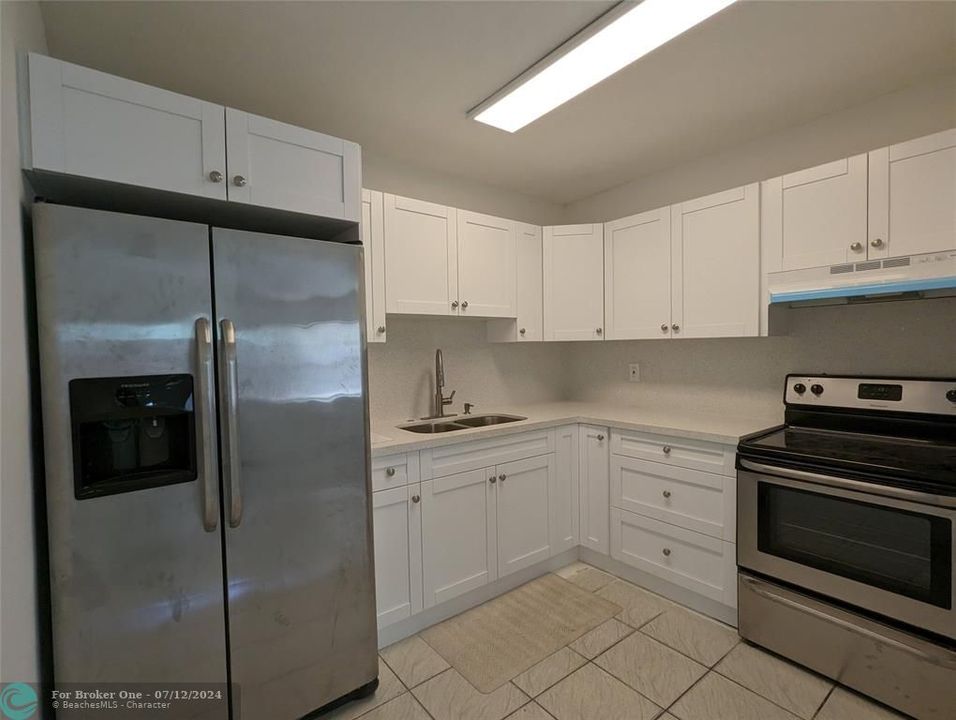 For Sale: $1,775 (1 beds, 1 baths, 650 Square Feet)