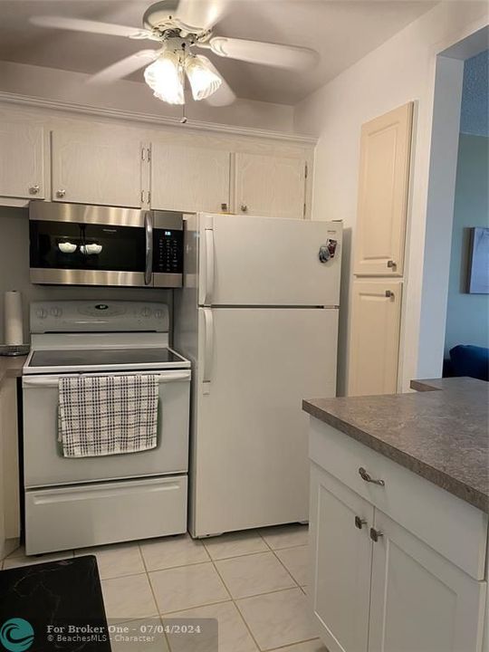 For Sale: $120,000 (1 beds, 1 baths, 586 Square Feet)