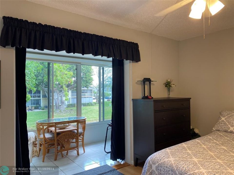 For Sale: $120,000 (1 beds, 1 baths, 586 Square Feet)