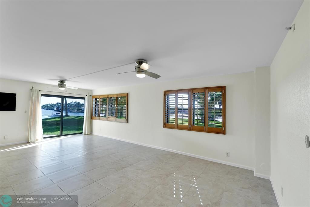 En Venta: $799,900 (2 camas, 2 baños, 2011 Pies cuadrados)